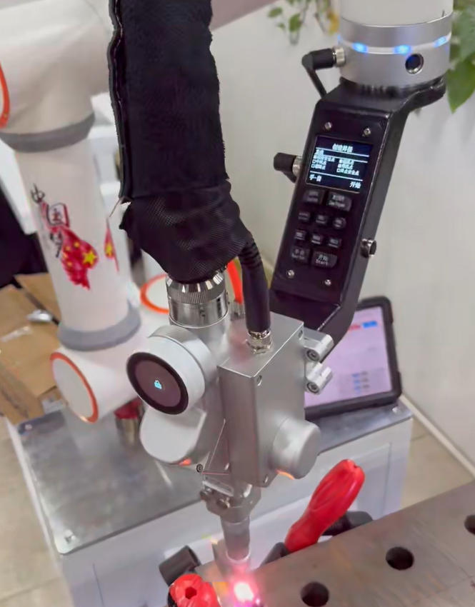 Collaborative Robot for Laser Welding & Cleaning Easy Programming