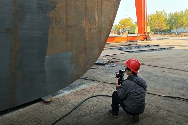 6000W laser cleaning machine remove rust on ship